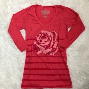 💥4/$25💥 Cute Red Rose Shirt with 3/4 Sleeve